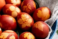 How to Make Naturally Dyed Easter Eggs