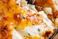 Cheesy Scalloped Potatoes with Creamy Garlic Sauce