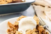 Warm Fresh Pear Crisp Recipe with Cinnamon Oat Topping