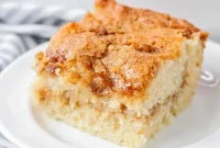 Classic Cinnamon Coffee Cake with Crumb Topping
