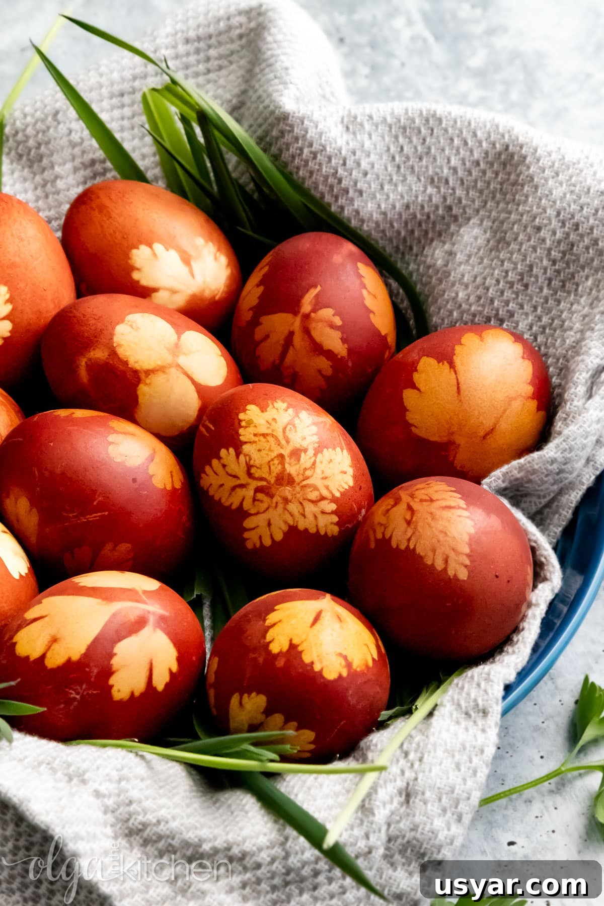 An easy guide to achieve rustic-looking Natural Easter Eggs using onion skins and fresh herbs. An enjoyable family activity the day or night before Easter. How to naturally dye Easter eggs using onion skins.