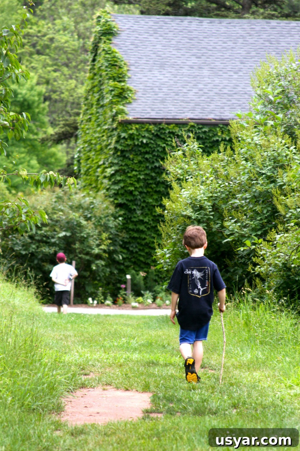 Hiking back to Willowwood Arboretum