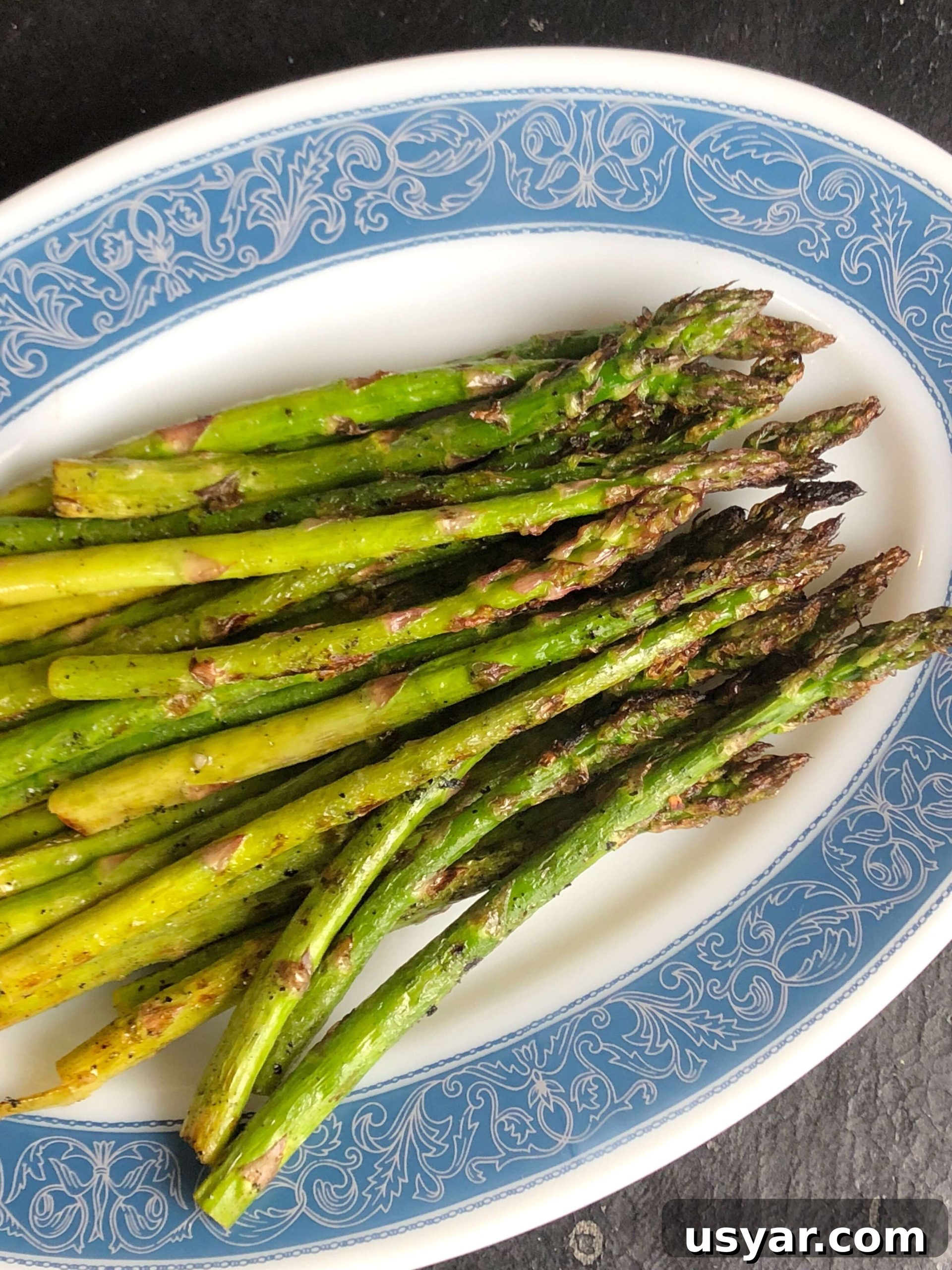 Garlic and Olive OIl Grilled Asparagus Served on a Platter Garlic and Olive Oil Grilled Asparagus Served on a Platter