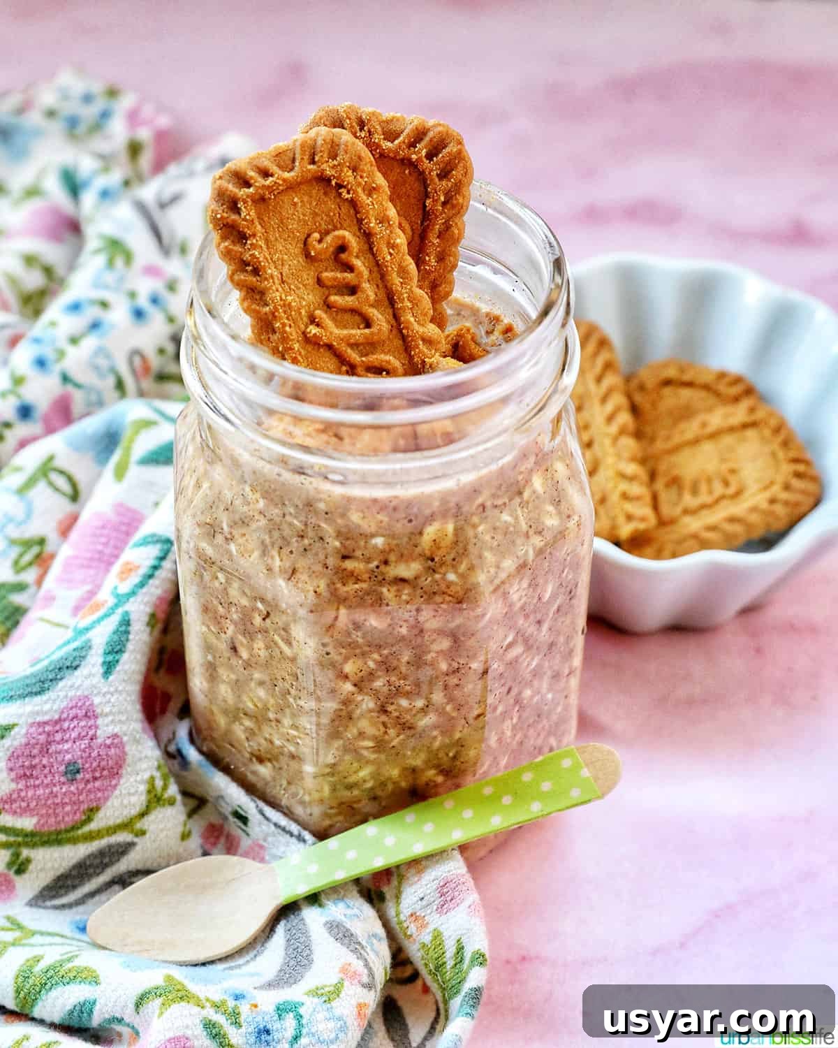 Creamy Biscoff Overnight Oats Recipe 2 Biscoff overnight oats in a jar with crumbled Biscoff cookies on top.