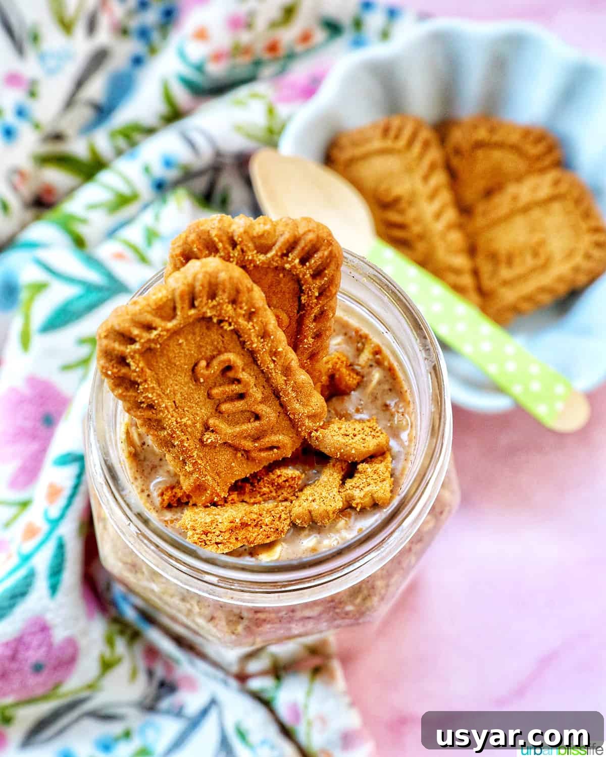 Creamy Biscoff Overnight Oats Recipe 3 Biscoff overnight oats in a jar with crumbled Biscoff cookies on top.