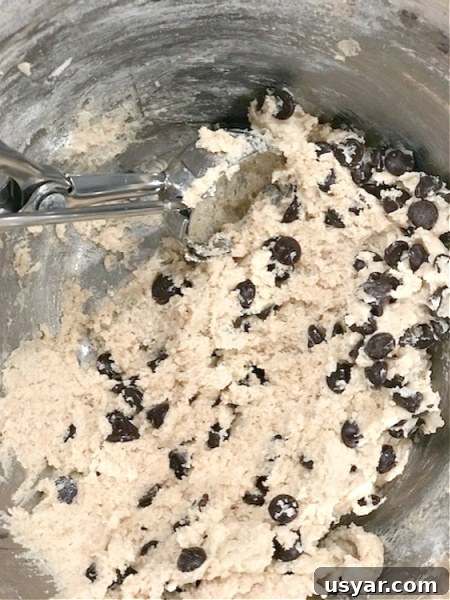 Quick Chocolate Chip Cookies with Bisquick 3 Mixing ingredients